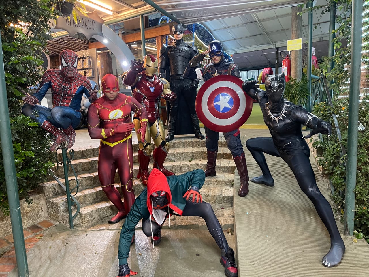 Super-heróis em festa infantil em São Paulo